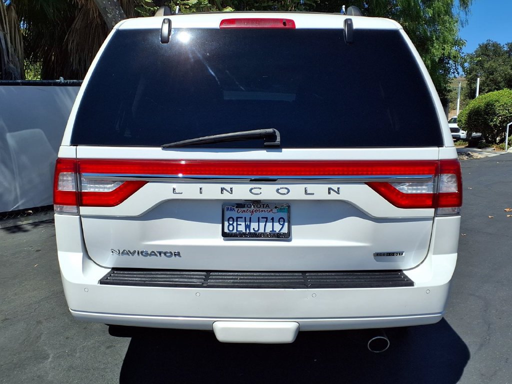 Used 2015 Lincoln Navigator 2WD image 6