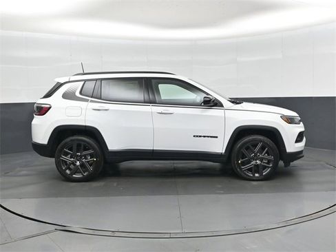 New 2026 Jeep Compass Latitude image 2