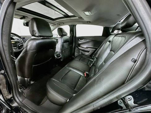 Used 2016 Chevrolet Malibu Premier w/ Driver Confidence Package FWD image 4
