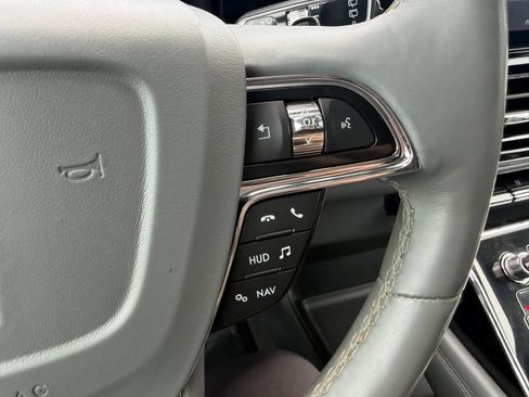 Used 2019 Lincoln Navigator Reserve AWD/4WD image 21