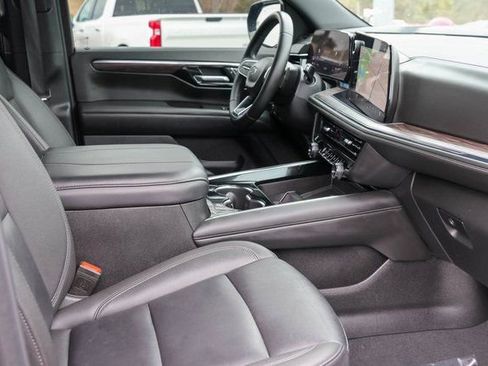 Used 2025 Chevrolet Tahoe Z71 AWD/4WD image 18