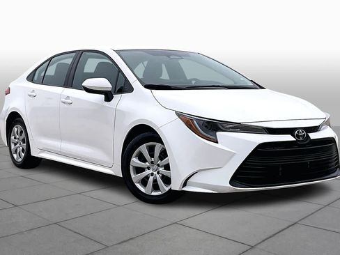 Used 2024 Toyota Corolla LE image 4