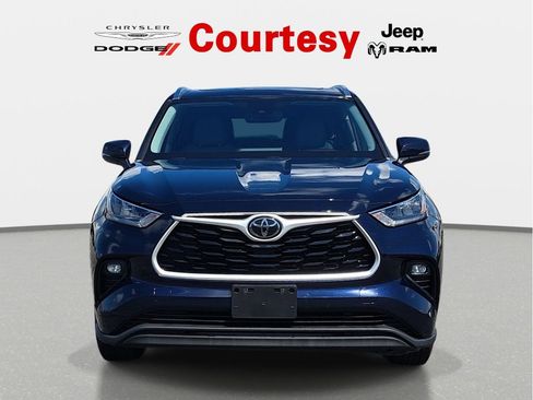 Used 2020 Toyota Highlander XLE AWD/4WD image 9