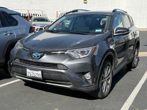 Used 2017 Toyota RAV4 Limited image 2