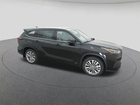New 2026 Toyota Highlander Platinum image 12
