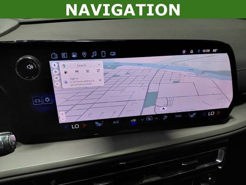 Used 2025 Chevrolet Traverse LT w/ Sun and Wheel Package AWD/4WD image 11