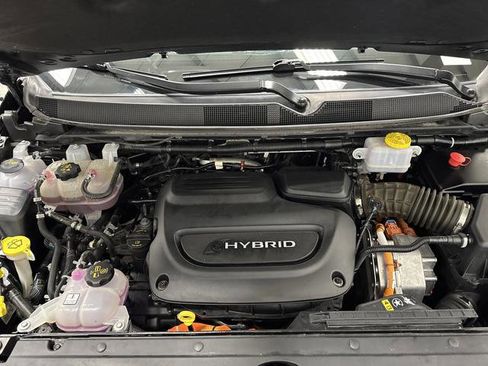 Used 2023 Chrysler Pacifica Limited w/ Uconnect Theater Family Group image 42