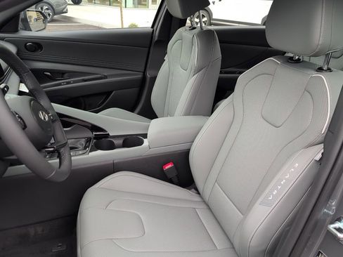 Used 2025 Hyundai Elantra Limited FWD image 9