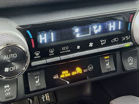 Used 2023 Toyota RAV4 XLE Premium image 19