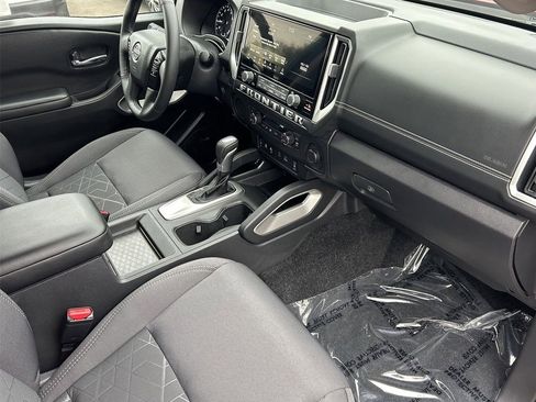 New 2025 Nissan Frontier SV w/ SV Convenience Package image 10