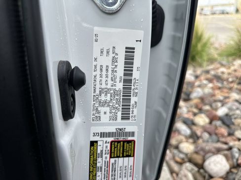 Used 2025 Toyota Tundra Limited AWD/4WD image 35