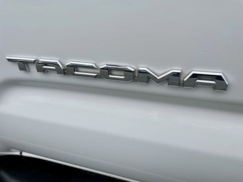 Used 2020 Toyota Tacoma TRD Off-Road image 31