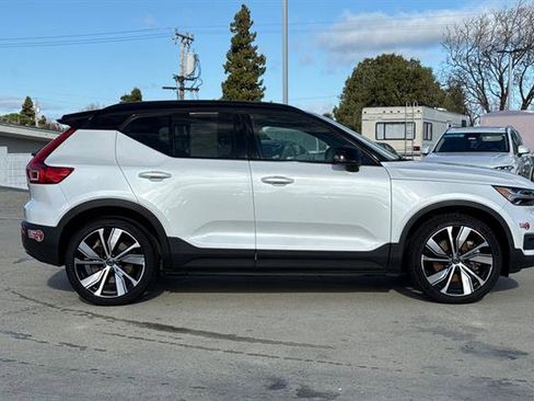 Used 2021 Volvo XC40 P8 Recharge w/ Advanced Package image 2