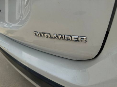 Used 2018 Mitsubishi Outlander ES FWD image 4