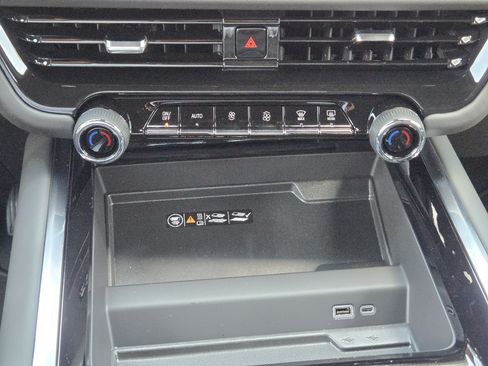 New 2026 Chevrolet Tahoe High Country AWD/4WD image 15