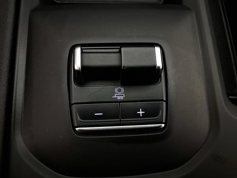 Used 2025 GMC Sierra 3500 Denali w/ Technology Package AWD/4WD image 22