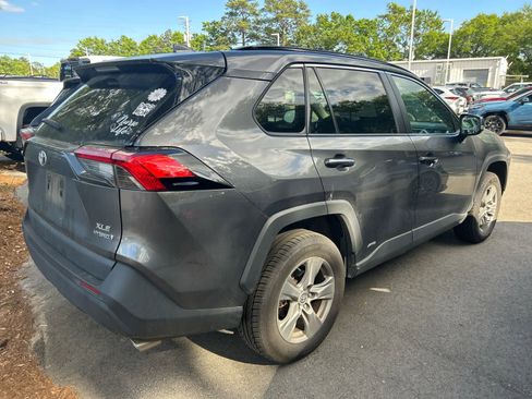 Used 2022 Toyota RAV4 XLE image 5
