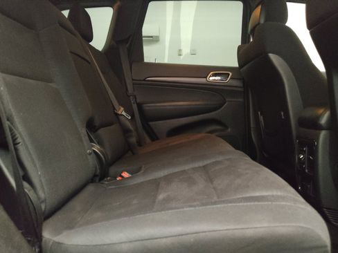 Used 2014 Jeep Grand Cherokee Laredo w/ Security & Convenience Group AWD/4WD image 19