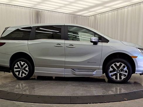 Used 2025 Honda Odyssey EX-L image 6