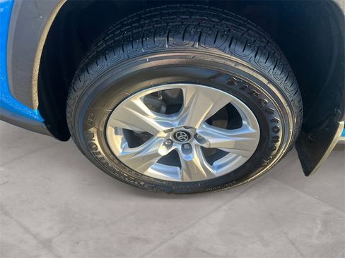 Used 2020 Toyota RAV4 XLE image 14