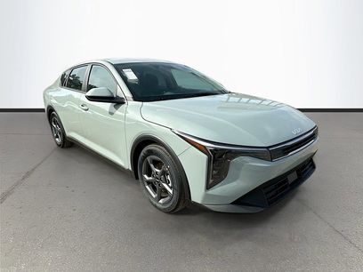 New 2025 Kia K4 LXS