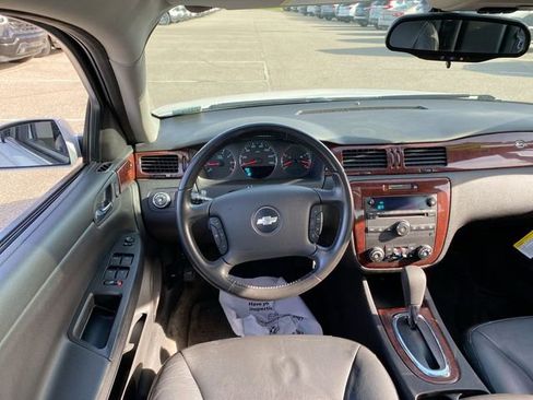 Used 2010 Chevrolet Impala LT w/ Luxury Edition Package FWD image 25