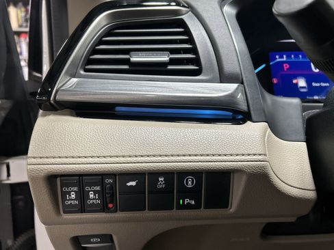 Used 2024 Honda Odyssey Elite image 19