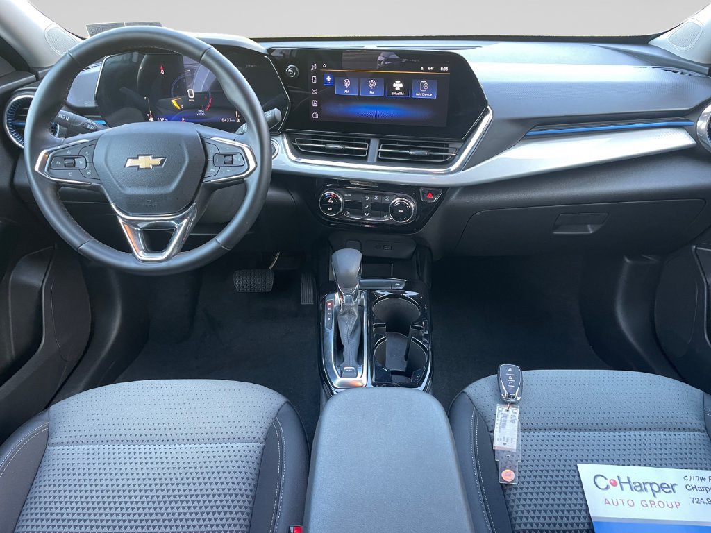 Used 2025 Chevrolet Trax LT w/ Driver Confidence Package FWD image 19