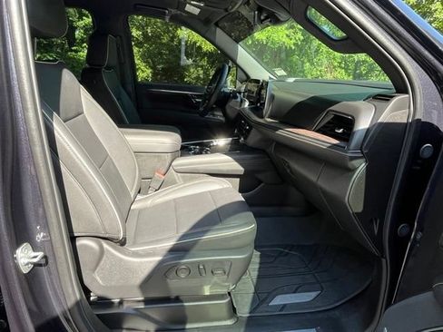 Used 2025 Chevrolet Suburban Premier AWD/4WD image 28