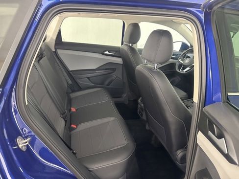 Used 2023 Volkswagen Taos SE w/ Panoramic Sunroof Package image 24