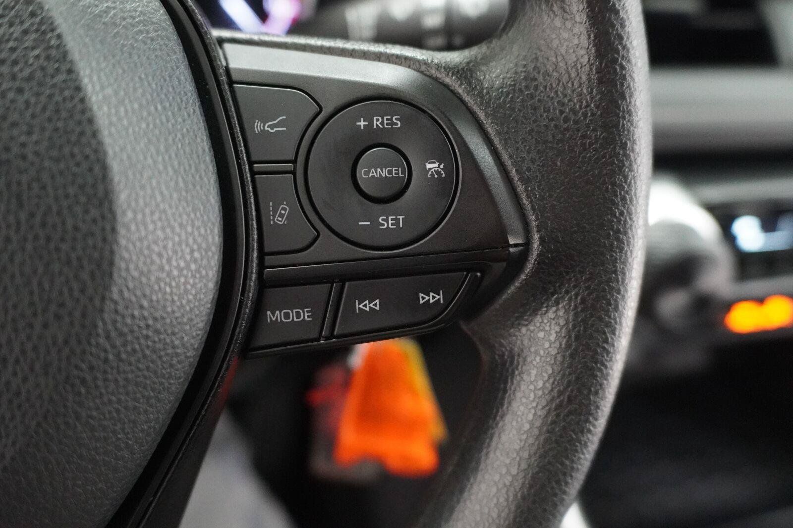 Used 2025 Toyota RAV4 LE AWD/4WD image 10
