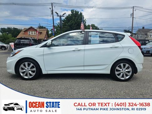Used 2012 Hyundai Accent SE FWD image 2