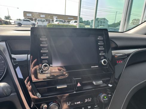 Used 2023 Toyota Camry SE FWD image 11