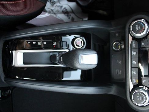 New 2025 Nissan Versa SR w/ Trunk Package image 15