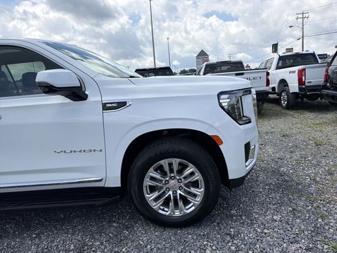 Used 2021 GMC Yukon SLT w/ SLT Premium Package AWD/4WD image 2
