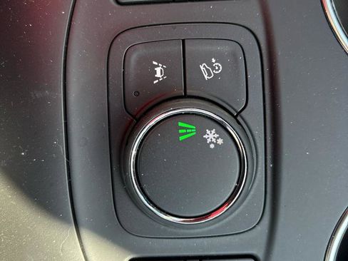 Used 2022 GMC Terrain SLE w/ Driver Convenience Package image 14