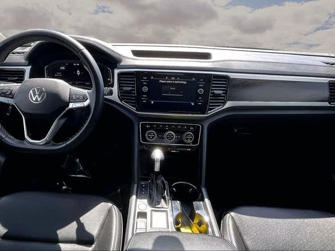 Used 2023 Volkswagen Atlas SE w/ Panoramic Sunroof Package FWD image 7
