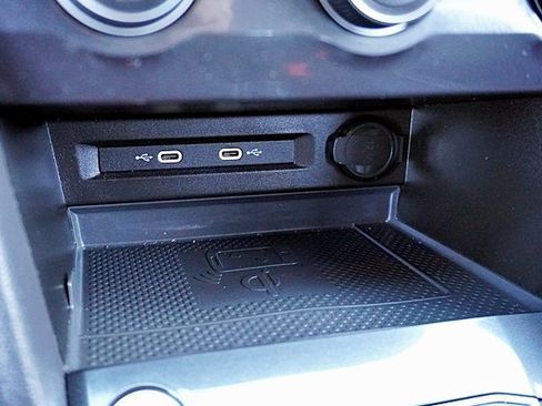 Used 2021 Volkswagen Tiguan SE image 28