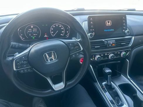 Used 2018 Honda Accord Touring image 8