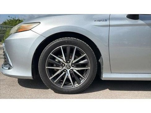 Used 2021 Toyota Camry XLE w/ Cold Weather Package FWD image 12