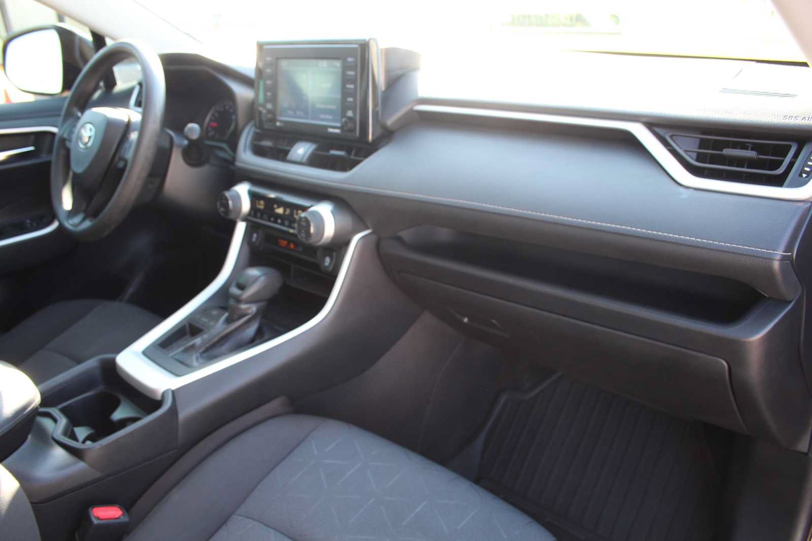 Used 2020 Toyota RAV4 XLE FWD image 20
