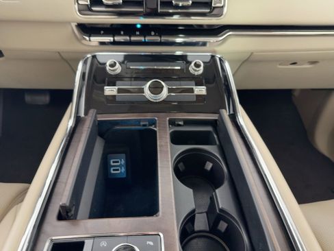 Used 2018 Lincoln Navigator Premiere image 20