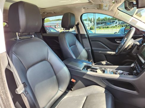Used 2020 Jaguar F-PACE Premium AWD/4WD image 16