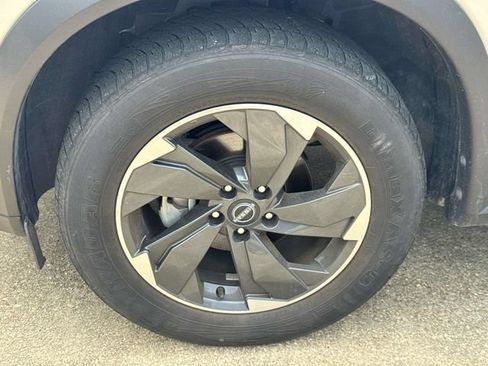 Used 2024 Nissan Rogue SV FWD image 5