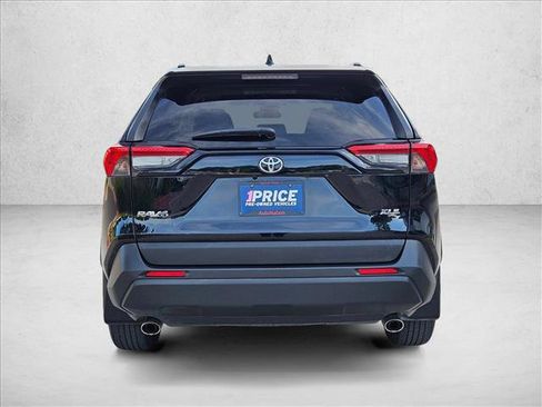 Used 2019 Toyota RAV4 XLE w/ Convenience Package FWD image 7