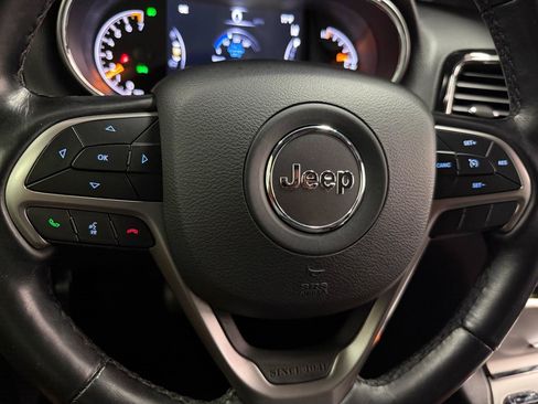Used 2021 Jeep Grand Cherokee Laredo X AWD/4WD image 18