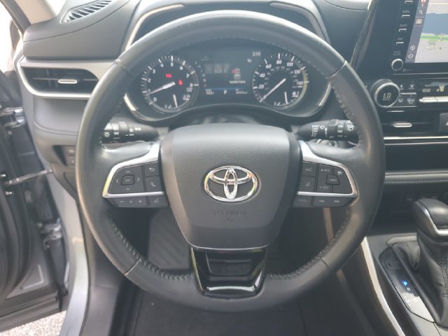 Used 2020 Toyota Highlander XLE FWD image 19