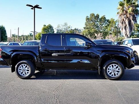 Used 2025 Toyota Tacoma SR5 AWD/4WD image 3