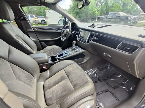 Used 2018 Porsche Macan AWD/4WD image 23