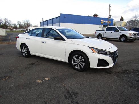 Used 2024 Nissan Altima 2.5 S image 35